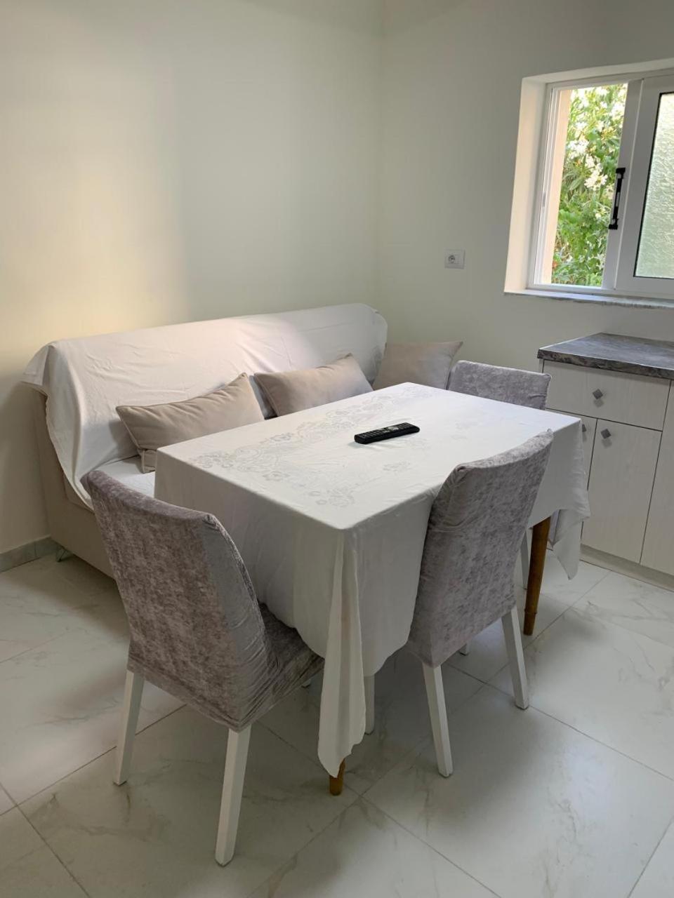 Angjelo Apartments Sarandë 객실 사진
